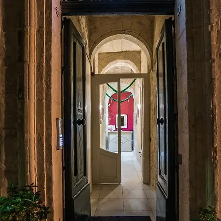 Tano's Boutique Bed & Breakfast