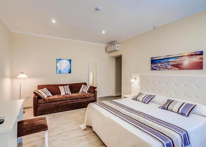 Tano's Boutique Bed and Breakfast 4*